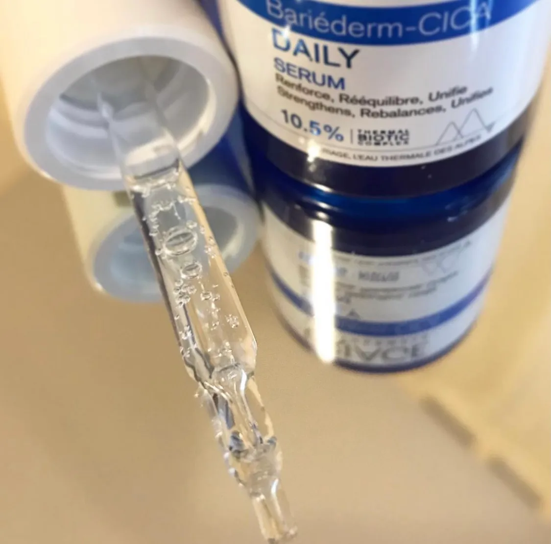 Uriage Bariederm Cica-Daily siero riparatore centella non profumato