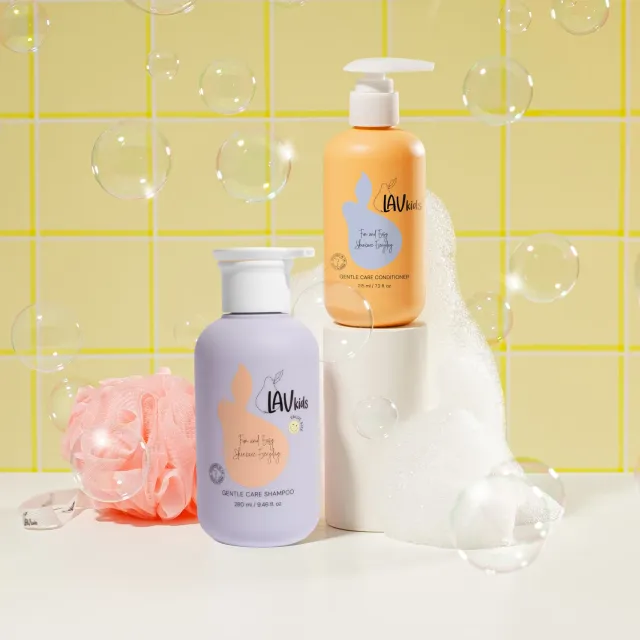 LavKids Kit Shampoo e Balsamo 215 ml Pera Camomilla con Spugna Omaggio